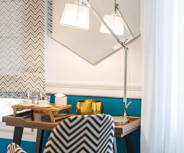 Elia Portou Due Hanya