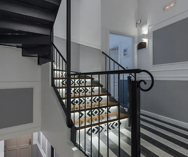 Elia Portou Due Hanya